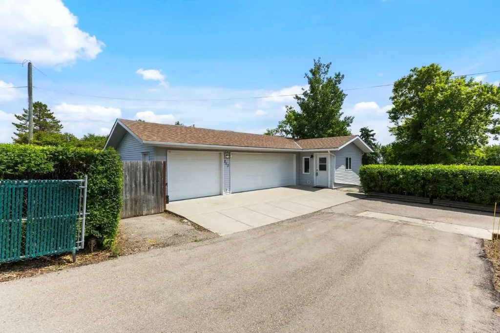717 East Road Standard AB T0J 3G0