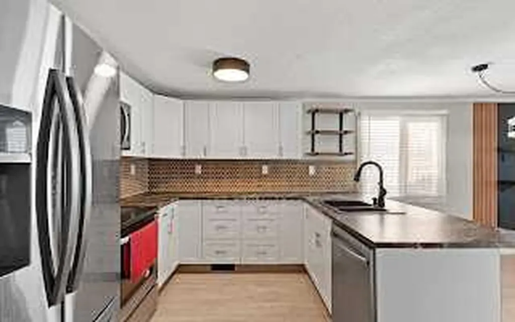 6724 17 Avenue SE Calgary AB T2A 4V5