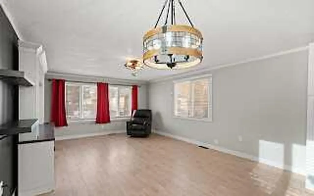 6724 17 Avenue SE Calgary AB T2A 4V5