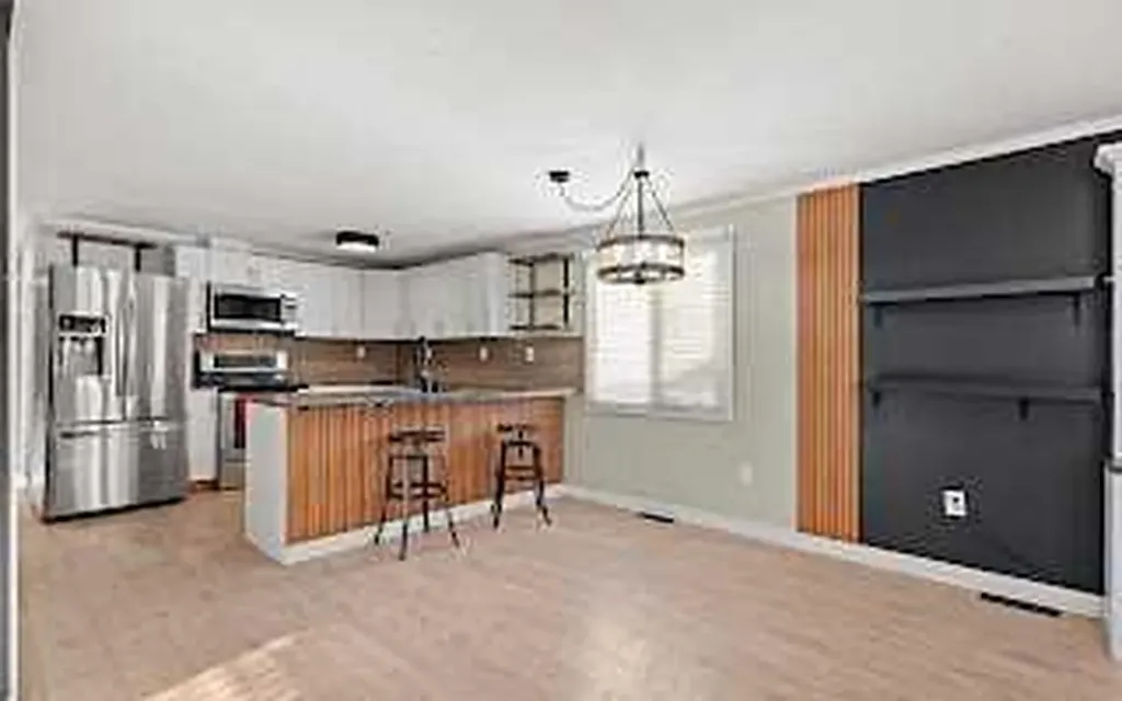 6724 17 Avenue SE Calgary AB T2A 4V5