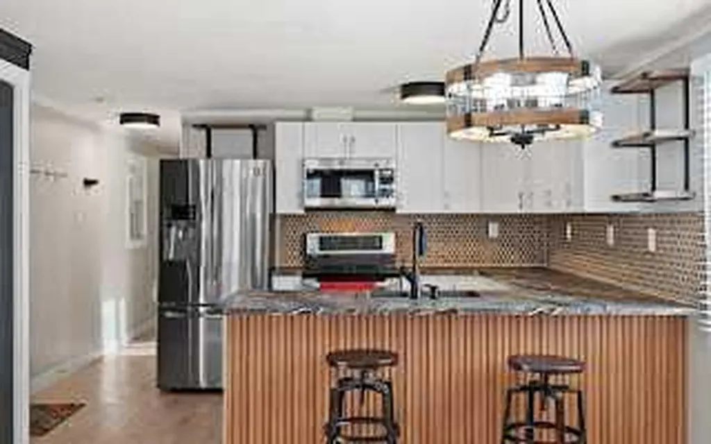 6724 17 Avenue SE Calgary AB T2A 4V5