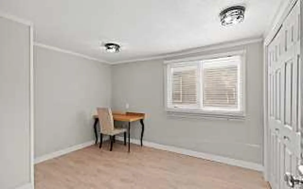 6724 17 Avenue SE Calgary AB T2A 4V5