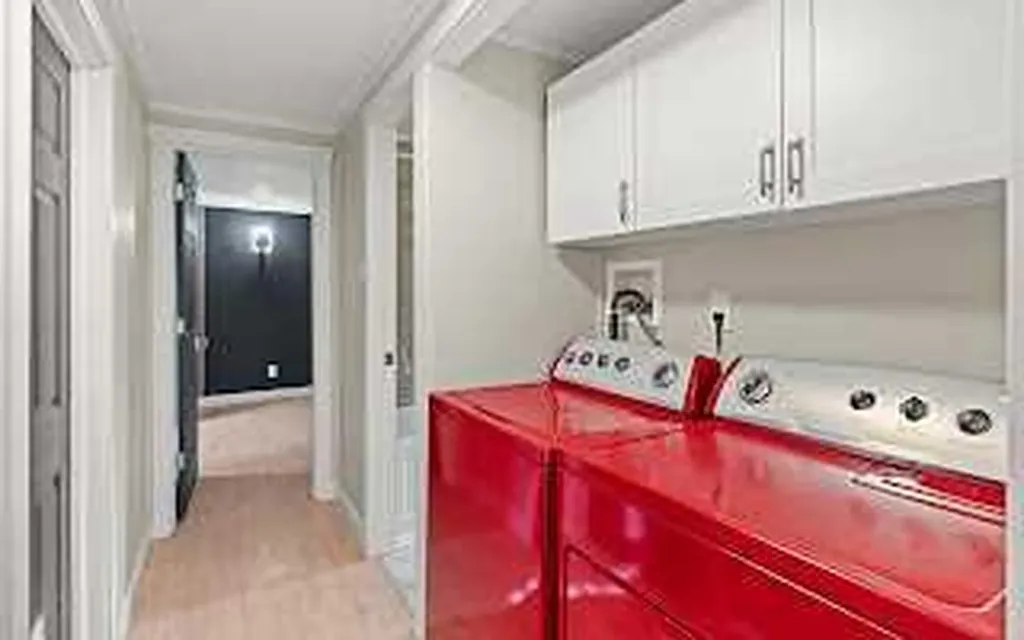 6724 17 Avenue SE Calgary AB T2A 4V5