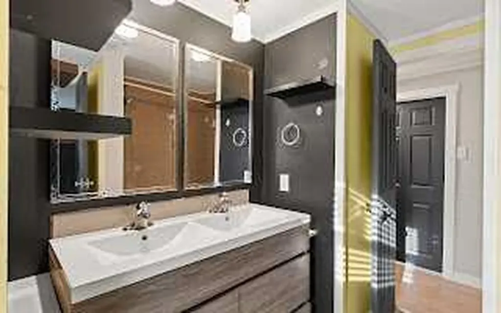 6724 17 Avenue SE Calgary AB T2A 4V5