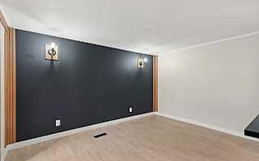 6724 17 Avenue SE Calgary AB T2A 4V5