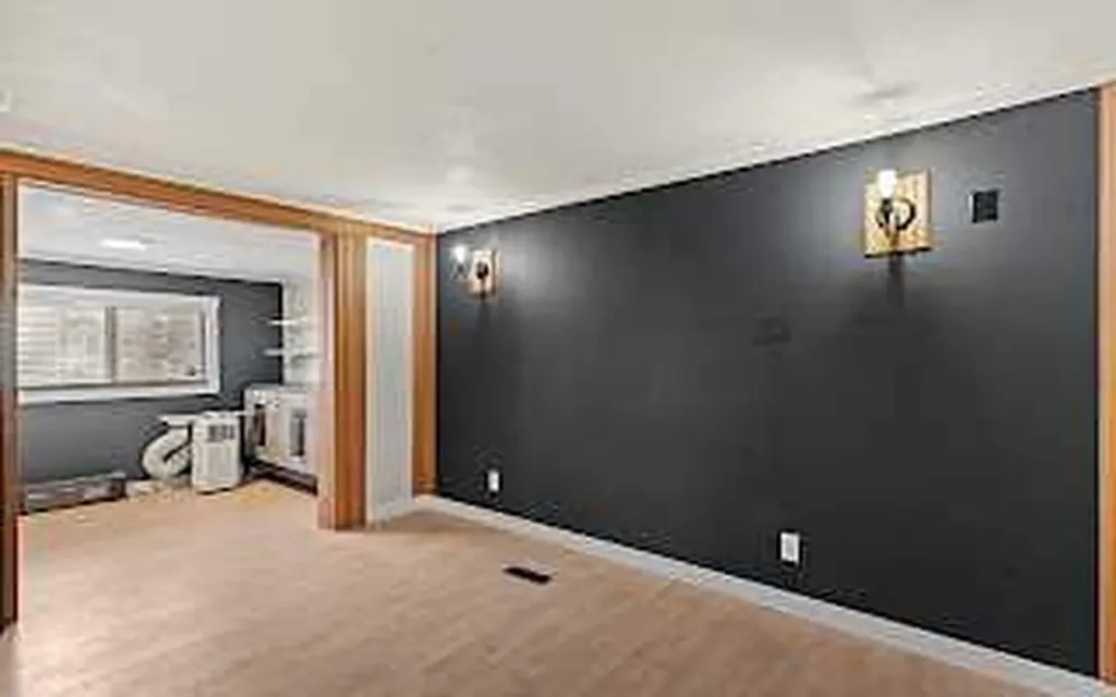 6724 17 Avenue SE Calgary AB T2A 4V5