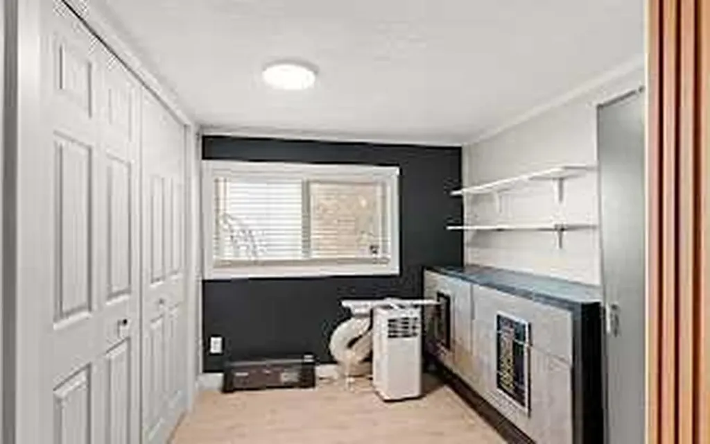 6724 17 Avenue SE Calgary AB T2A 4V5