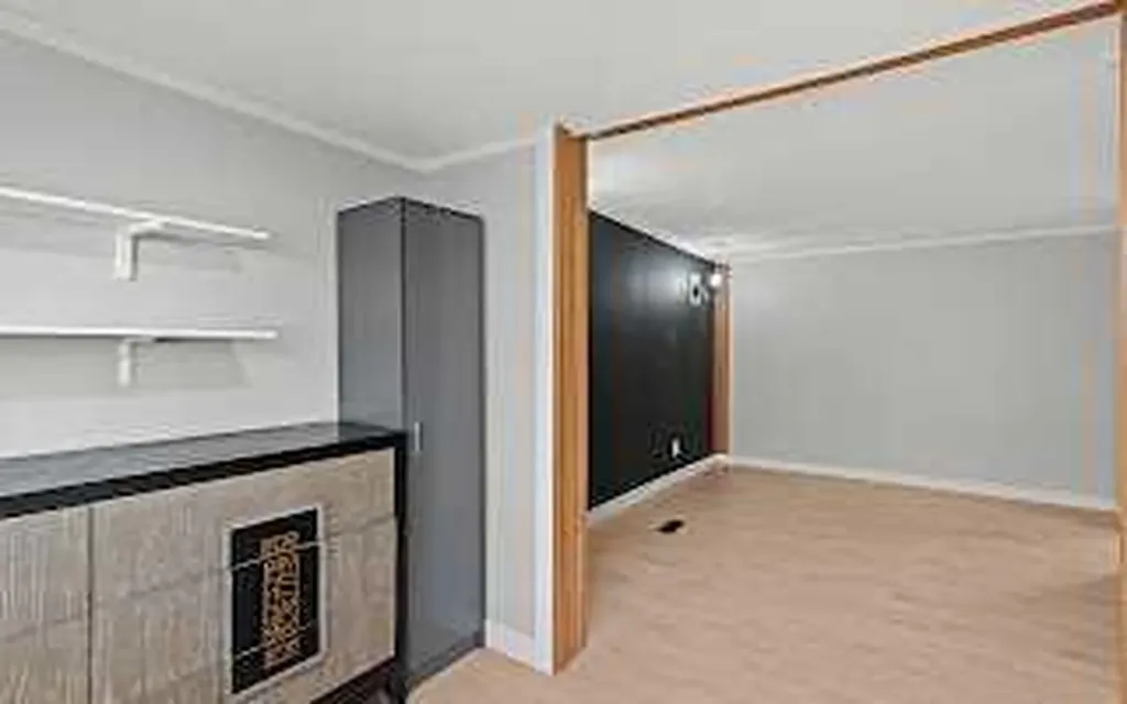 6724 17 Avenue SE Calgary AB T2A 4V5