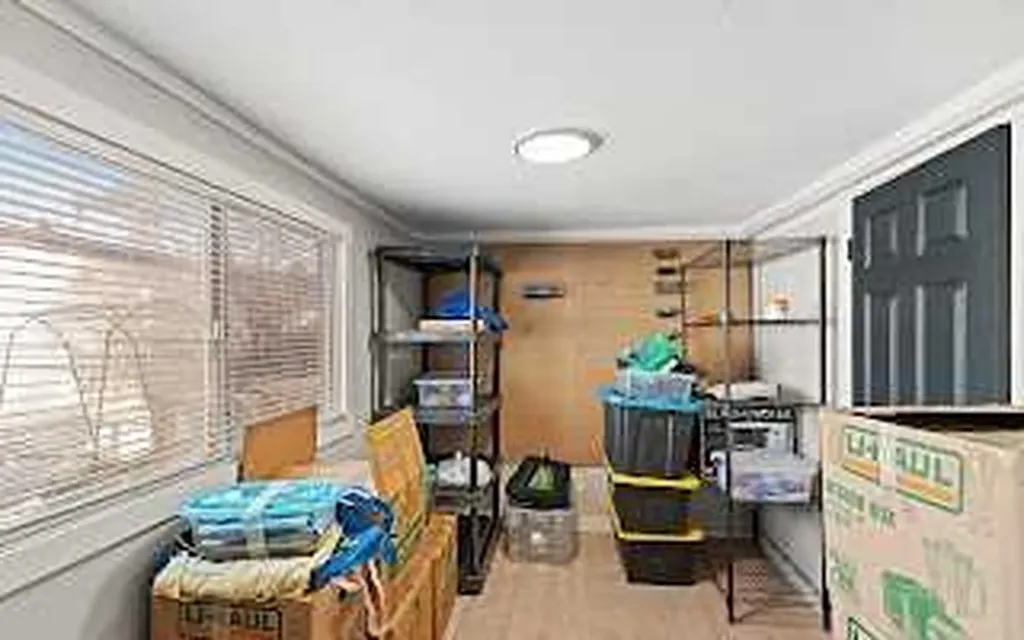 6724 17 Avenue SE Calgary AB T2A 4V5