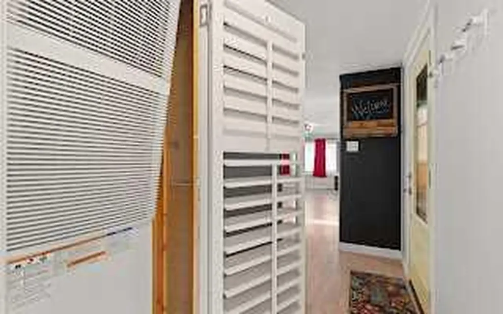 6724 17 Avenue SE Calgary AB T2A 4V5