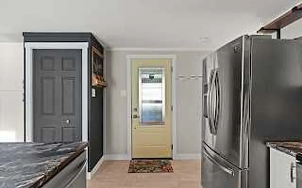 6724 17 Avenue SE Calgary AB T2A 4V5
