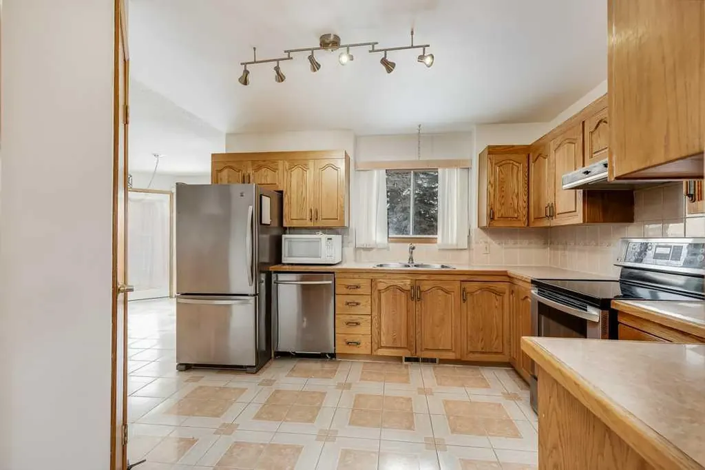 106 Sienna Hills Drive SW Calgary AB T3H 2C8