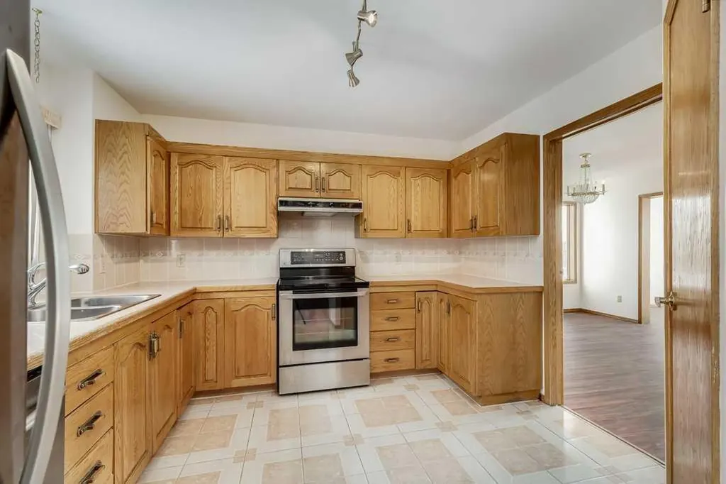 106 Sienna Hills Drive SW Calgary AB T3H 2C8