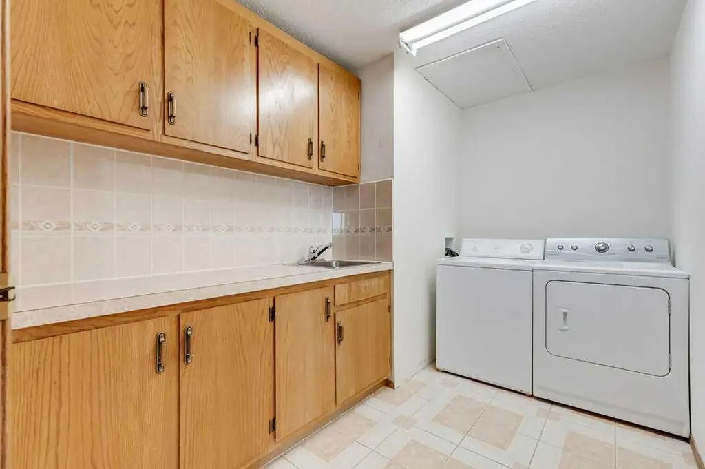 106 Sienna Hills Drive SW Calgary AB T3H 2C8