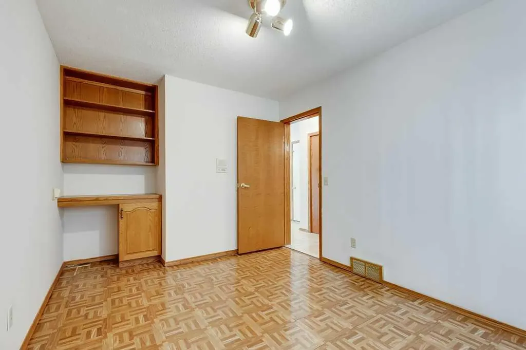 106 Sienna Hills Drive SW Calgary AB T3H 2C8