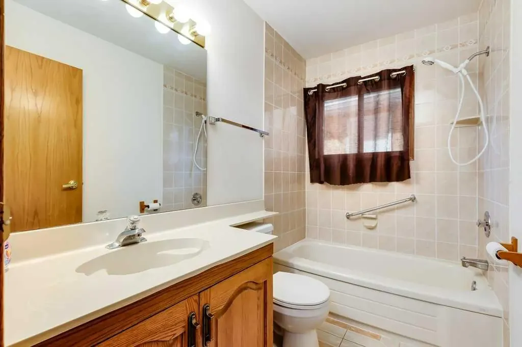 106 Sienna Hills Drive SW Calgary AB T3H 2C8