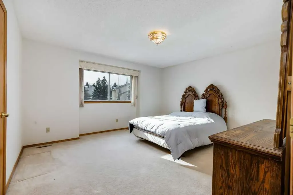 106 Sienna Hills Drive SW Calgary AB T3H 2C8