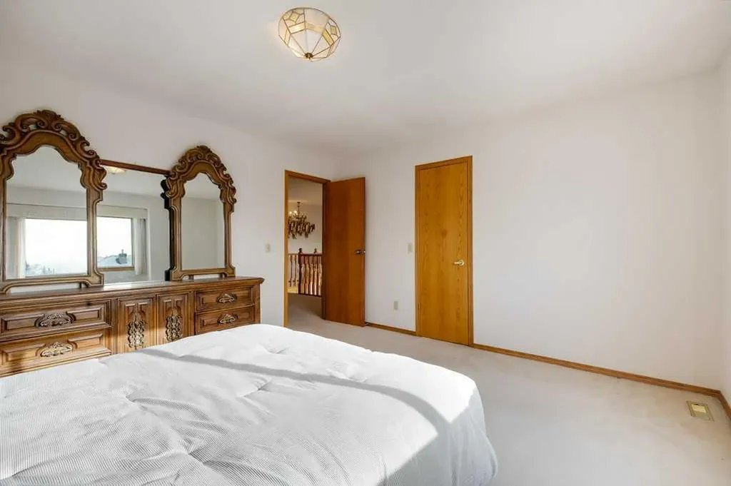 106 Sienna Hills Drive SW Calgary AB T3H 2C8