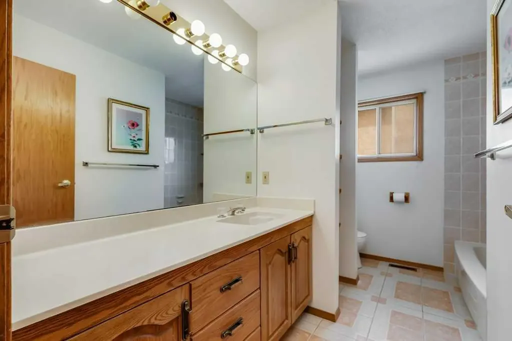 106 Sienna Hills Drive SW Calgary AB T3H 2C8