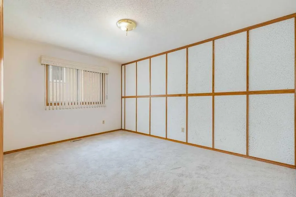 106 Sienna Hills Drive SW Calgary AB T3H 2C8
