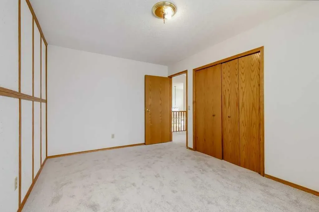 106 Sienna Hills Drive SW Calgary AB T3H 2C8