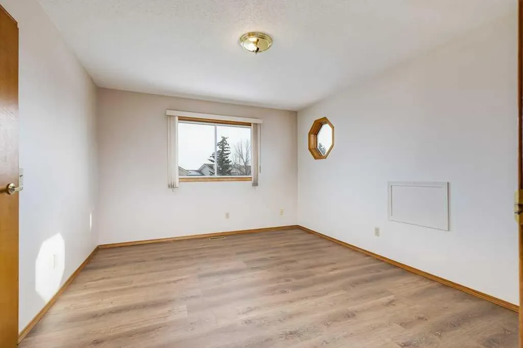 106 Sienna Hills Drive SW Calgary AB T3H 2C8