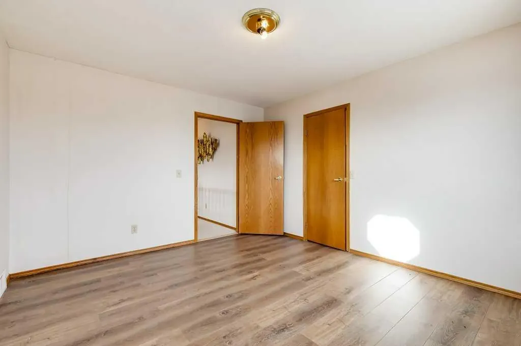 106 Sienna Hills Drive SW Calgary AB T3H 2C8