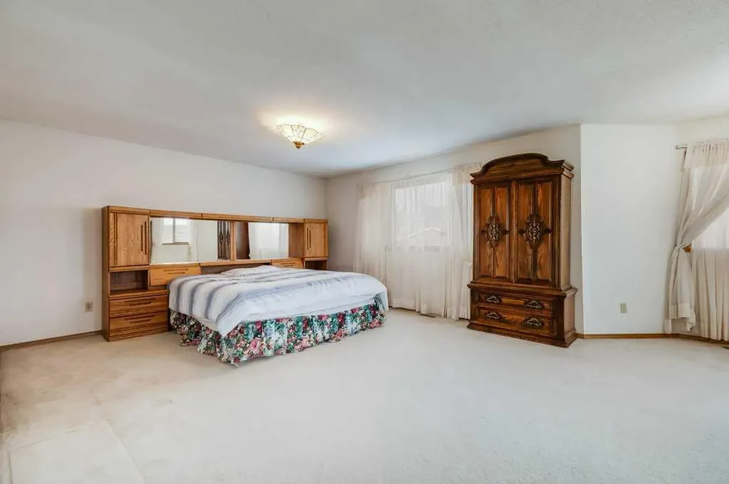 106 Sienna Hills Drive SW Calgary AB T3H 2C8
