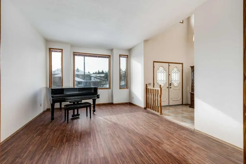 106 Sienna Hills Drive SW Calgary AB T3H 2C8