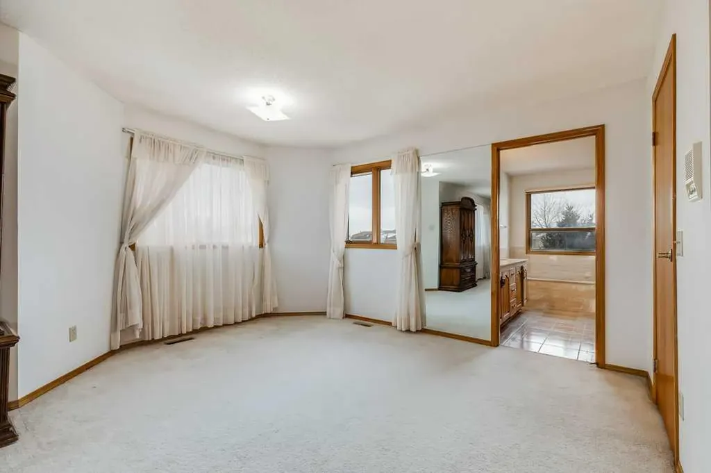 106 Sienna Hills Drive SW Calgary AB T3H 2C8