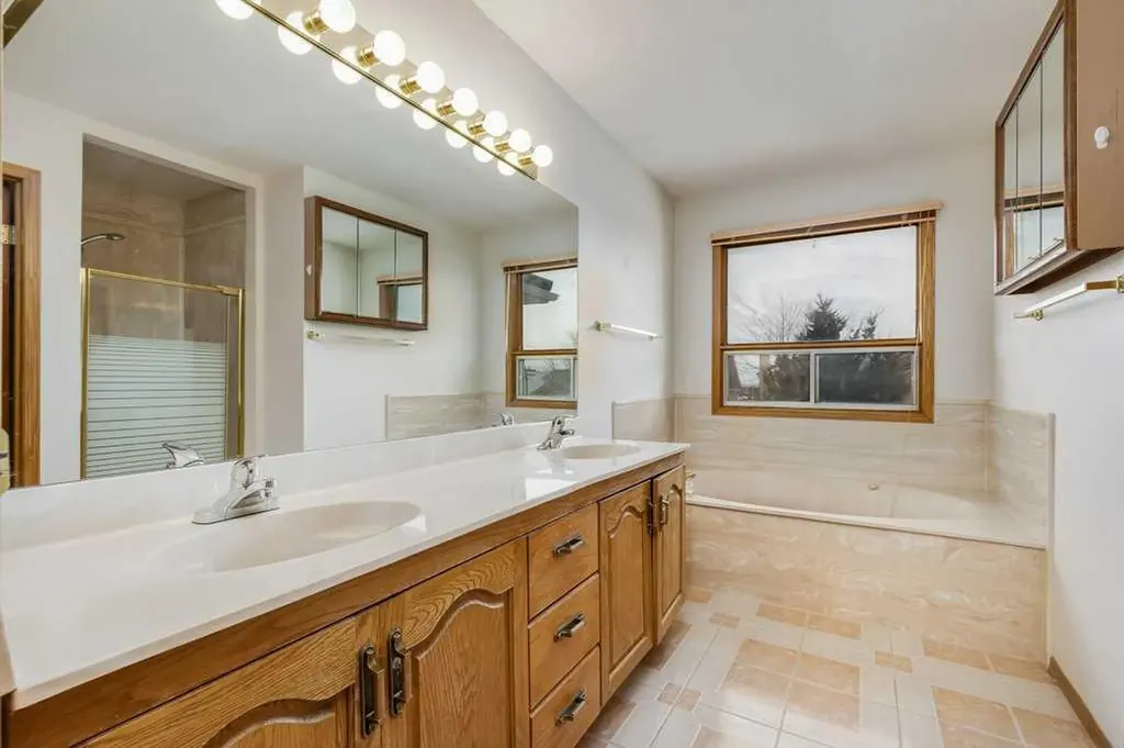 106 Sienna Hills Drive SW Calgary AB T3H 2C8