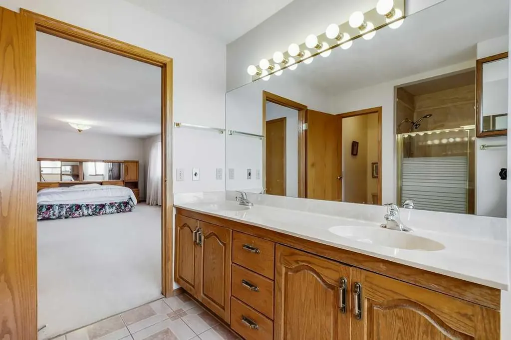 106 Sienna Hills Drive SW Calgary AB T3H 2C8
