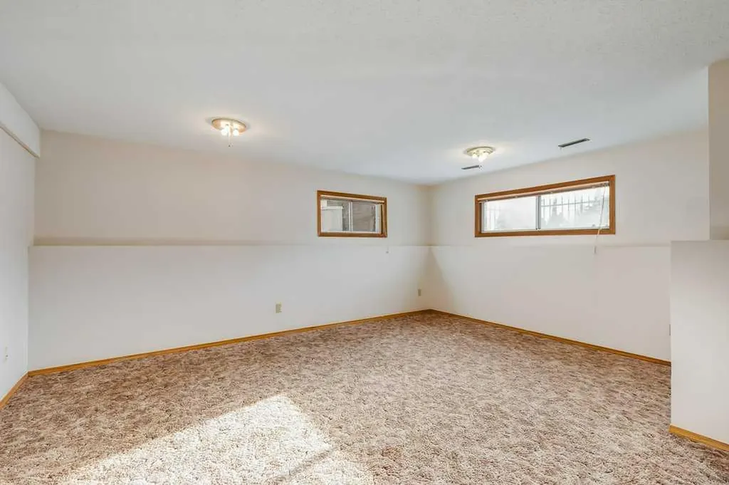 106 Sienna Hills Drive SW Calgary AB T3H 2C8