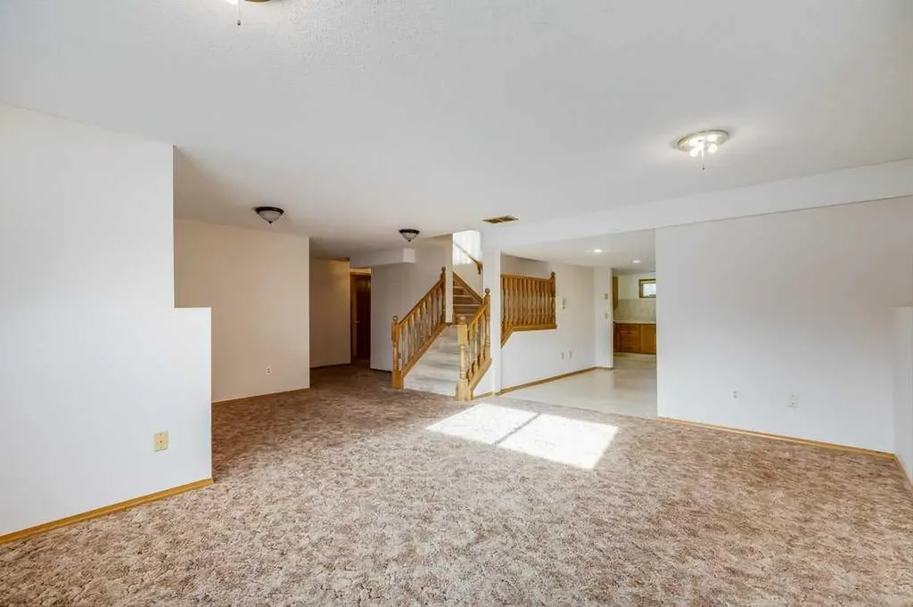 106 Sienna Hills Drive SW Calgary AB T3H 2C8