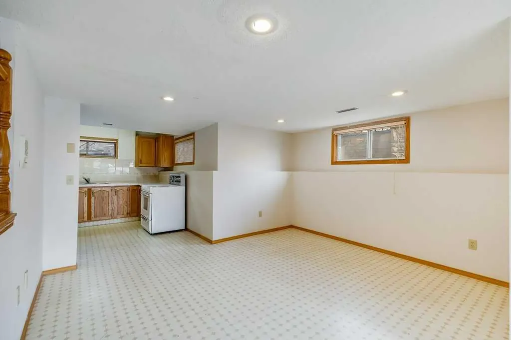 106 Sienna Hills Drive SW Calgary AB T3H 2C8