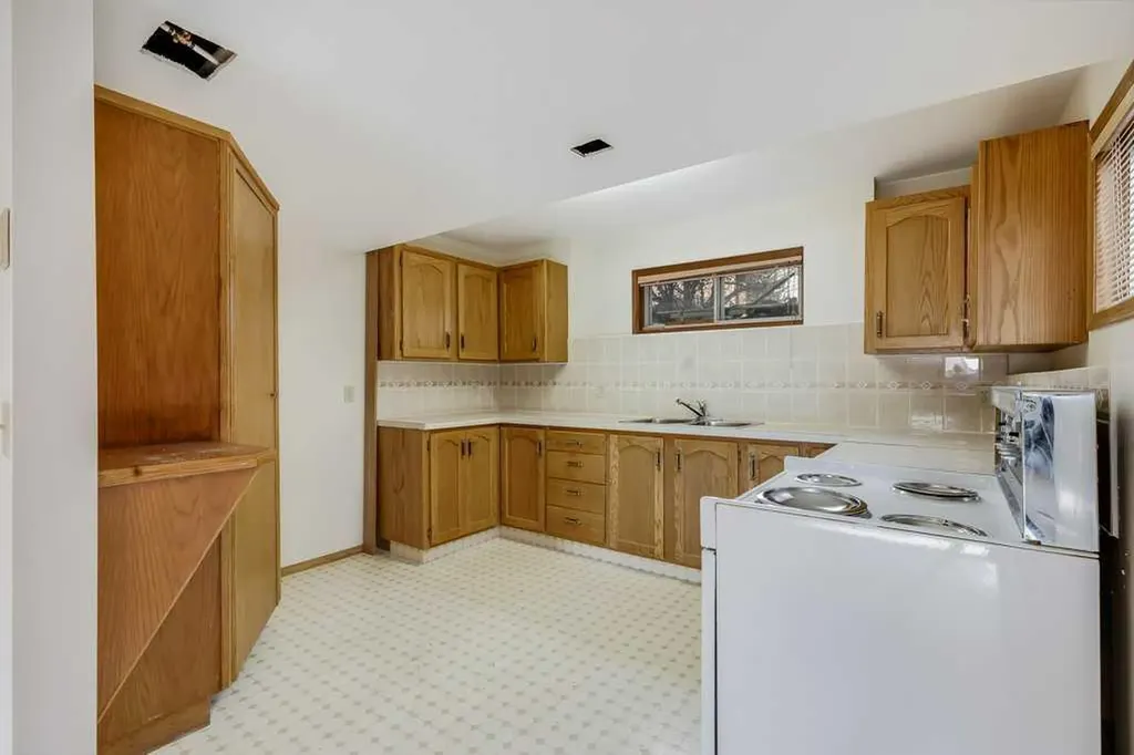106 Sienna Hills Drive SW Calgary AB T3H 2C8