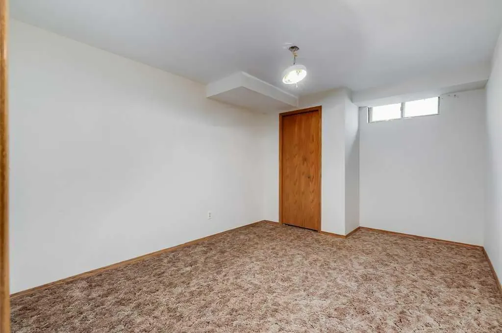 106 Sienna Hills Drive SW Calgary AB T3H 2C8