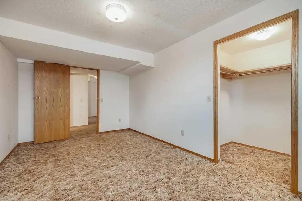 106 Sienna Hills Drive SW Calgary AB T3H 2C8