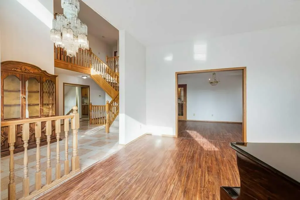 106 Sienna Hills Drive SW Calgary AB T3H 2C8