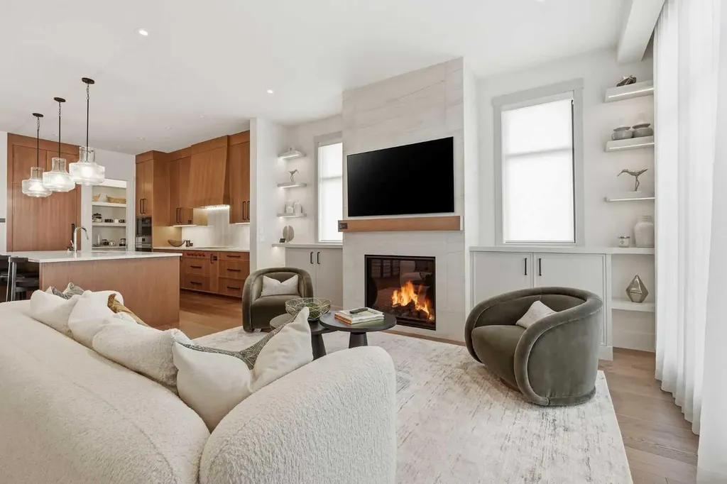 741 Serenity Bend Heritage Pointe AB T1S 3X3