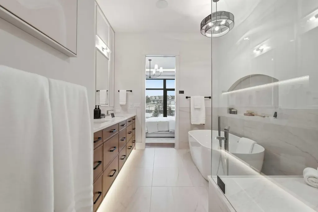 741 Serenity Bend Heritage Pointe AB T1S 3X3