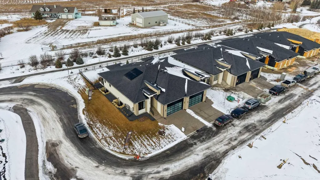 741 Serenity Bend Heritage Pointe AB T1S 3X3