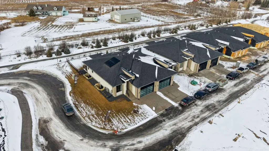 741 Serenity Bend Heritage Pointe AB T1S 3X3