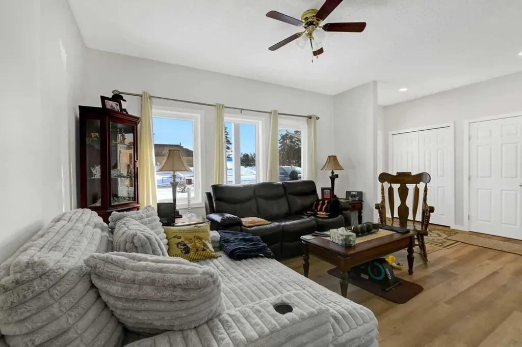 5206 48 Street Valleyview AB T0H 3N0