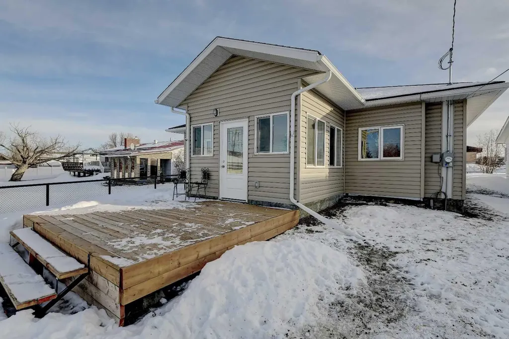 5206 48 Street Valleyview AB T0H 3N0
