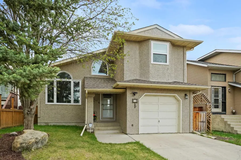 51 Hunters Crescent Okotoks AB T1S1M2