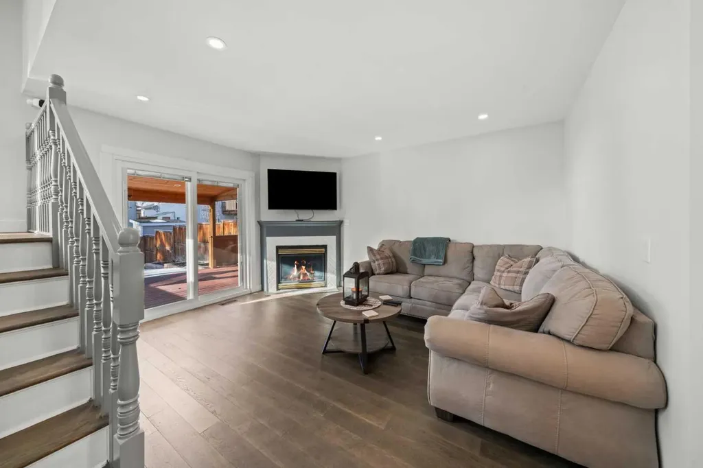 51 Hunters Crescent Okotoks AB T1S1M2