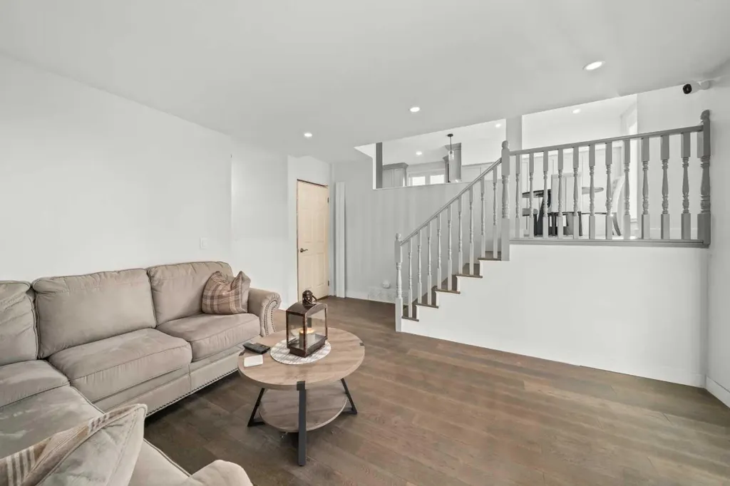 51 Hunters Crescent Okotoks AB T1S1M2