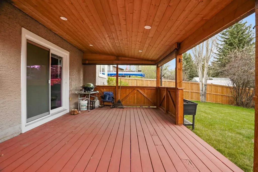 51 Hunters Crescent Okotoks AB T1S1M2
