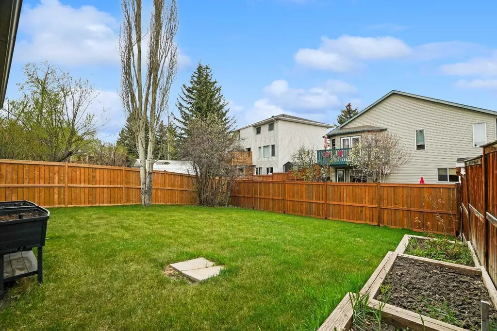 51 Hunters Crescent Okotoks AB T1S1M2